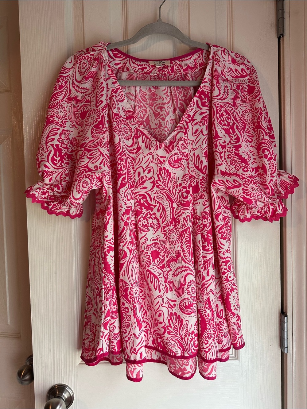 Women’s Umgee Pink & White Floral V-Neck Puff Sleeve Blouse with Ric-Rac Large
